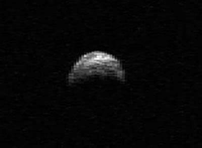 Grande asteroide passar 