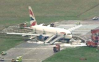 Acidente com avio no aeroporto da Inglaterra