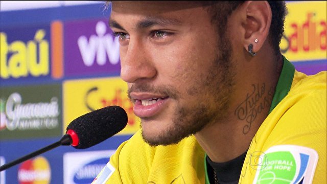 Com Neymar, Seleo viaja para Braslia para jogo contra a Holanda
