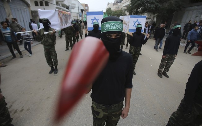 Palestino fere cinco israelenses em suposto ataque com cido