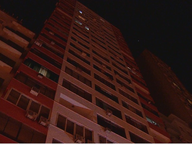Elevador despenca de edifcio de 13 andares e deixa 9 ferido