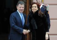 Santos e Kirchner convocam Amrica Latina a enfrentar crise 