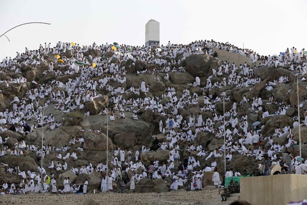 Milhares de peregrinos muulmanos se renem no monte Arafat