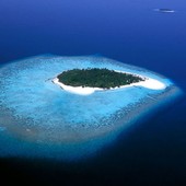 Ilha deserta paradisaca nas Maldivas est  venda 