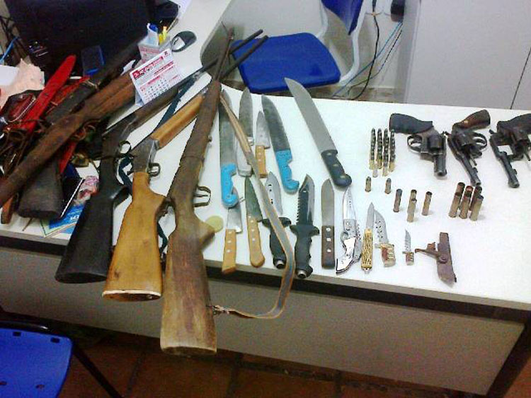 Homem  preso com vrias armas na regio de Picos