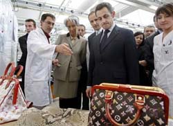 Sarkozy lamenta ter xingado homem em feira