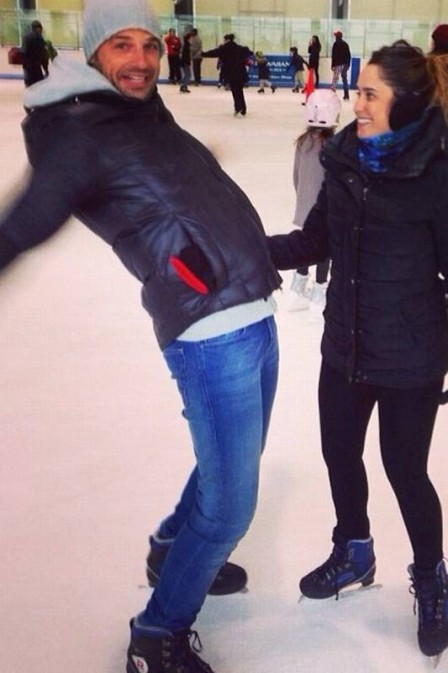 Cssio Reis se desequilibra durante patinao no gelo com Fernanda Vasconcellos
