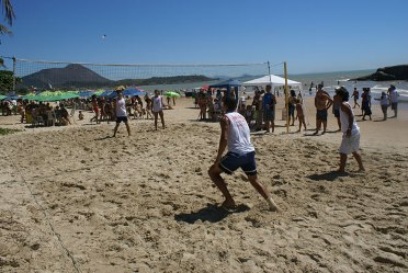 Esporte de origem indgena, a peteca, faz sucesso em Itapava