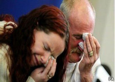 Pais de crianas britnicas mortas em incndio so acusados de homicdio