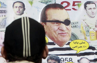 Aps atraso, Egito recomea julgamento do ex-ditador Mubarak