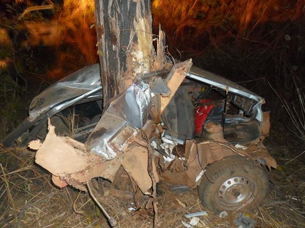 Socorrista do Samu atende acidente que matou irmo; carro parte ao meio
