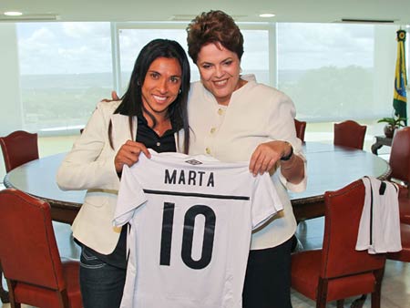 Dilma recebe Marta e promete maior 