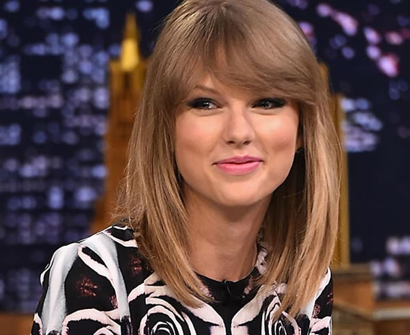 Taylor Swift: Para se preservar, cantora compra domnios por
