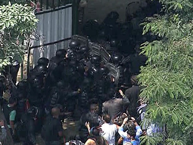 Batalho de Choque da PM entra no antigo Museu do ndio no Rio