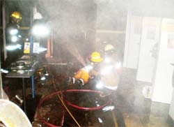 Ladres provocam incndio em agncia bancria de Porto 