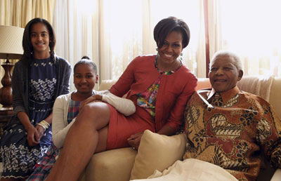Michelle Obama visita Nelson Mandela na frica do Sul