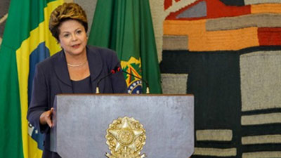 Dilma revela ter sado de moto pelas ruas de Braslia