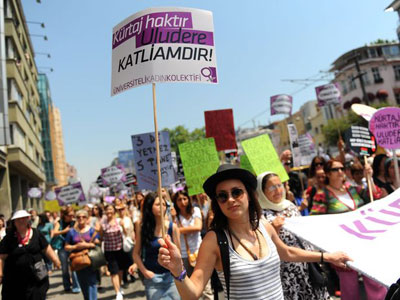 Milhares protestam na Turquia contra mudanas em lei do aborto