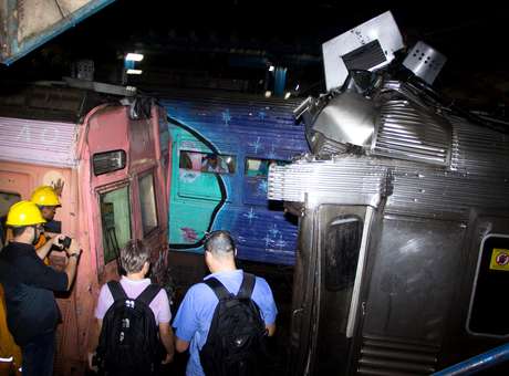 Choque de trens deixa mais de 200 pessoas feridas no Rio