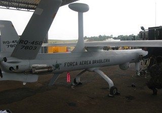 Drones da FAB vo vigiar peregrinos durante missa do Papa em Guaratiba