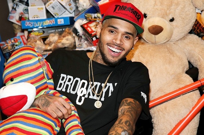 Aps tiroteio em show, Chris Brown tem liberdade condicional