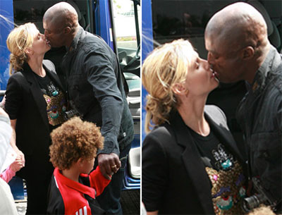 Heidi Klum se despede de Seal com um beijo no aeroporto 