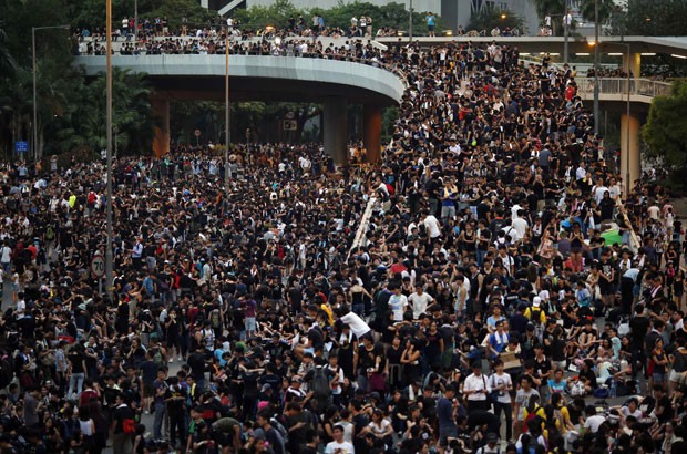 Hong Kong desafia Pequim com protesto por democracia