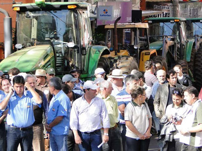 Produtores rurais do RS fazem ato contra prejuzos causados pela seca