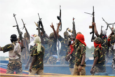 Rebeldes nigerianos afirmam ter destrudo importante oleoduto