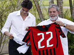 Kak d camisas do Milan a Lula