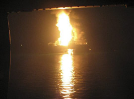 Plataforma de petrleo explode no Golfo do Mxico 