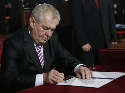 Milos Zeman assume presidncia da Repblica Checa  
