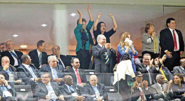 Dilma no escapa de vaias de torcedores no Itaquero