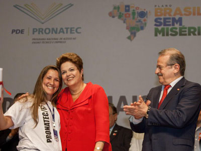 Dilma anuncia mais de R$ 2 bi em obras no RS  