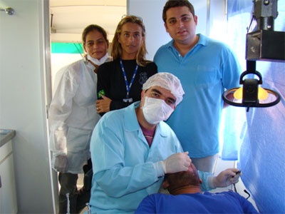 Dentistas voluntrios no CDP em Maratazes 