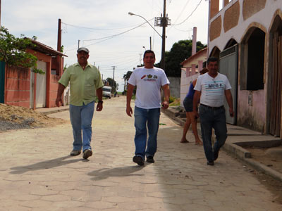 Secretrios visitam o bairro de Santa Tereza em Maratazes.