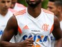 Jogador do Flamengo presta depoimento sobre milcia no Rio