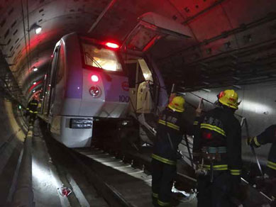 Choque entre trens do metr fere 40 na China