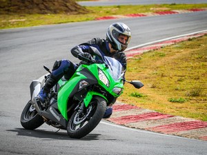 Kawasaki faz recall de Ninja 300 e Z800 no Brasil