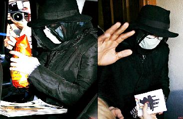 De mscara, Michael Jackson sai do hospital pelo os fundos