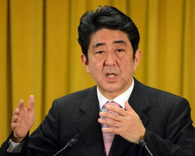 Shinzo Abe se converte em primeiro-ministro do Japo  