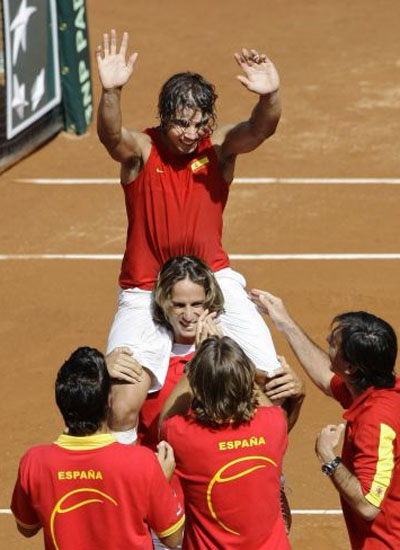 Nadal arrasa Roddick e garante a Espanha na final da Copa Davis