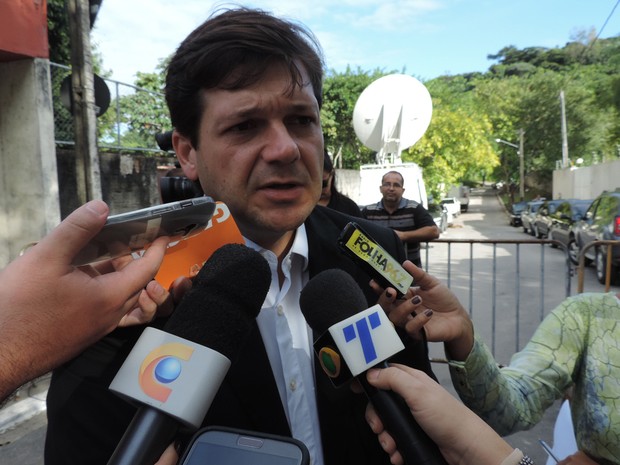 Prefeito do Recife pede apoio para a famlia de Eduardo Campos