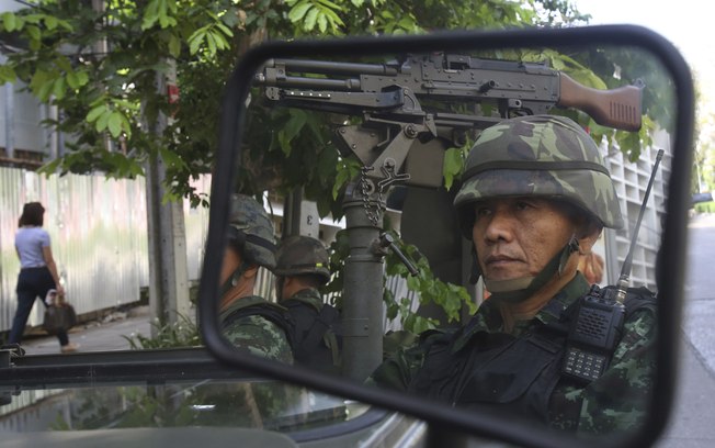 Exrcito da Tailndia decreta lei marcial, mas nega golpe