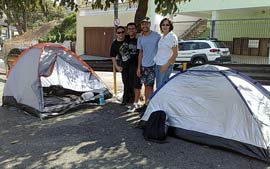 Fs de Madonna acampam em frente ao Morumbi 
