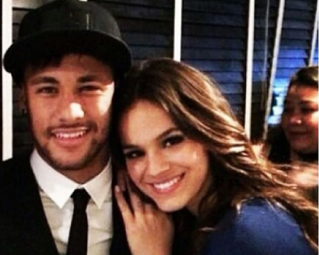 Bruna Marquezine fala sobre namoro com Neymar: 