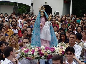 Dia de Nossa Senhora da Penha rene fieis em So Joo da Barra, RJ