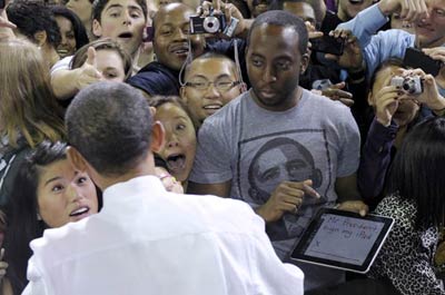 Americano inova e pede para Obama dar autgrafo em iPad