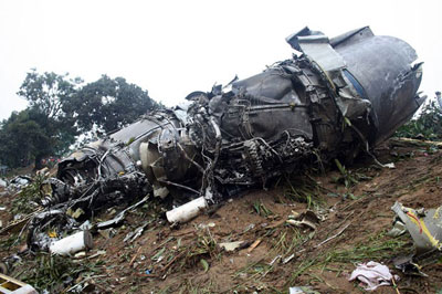 Sobe para 32 nmero de mortos em acidente com avio no Congo
