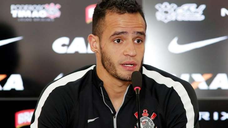 Renato Augusto diz que atletas do Corinthians se calaram por